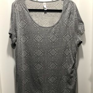 EUC LuLaRoe Classic Tee